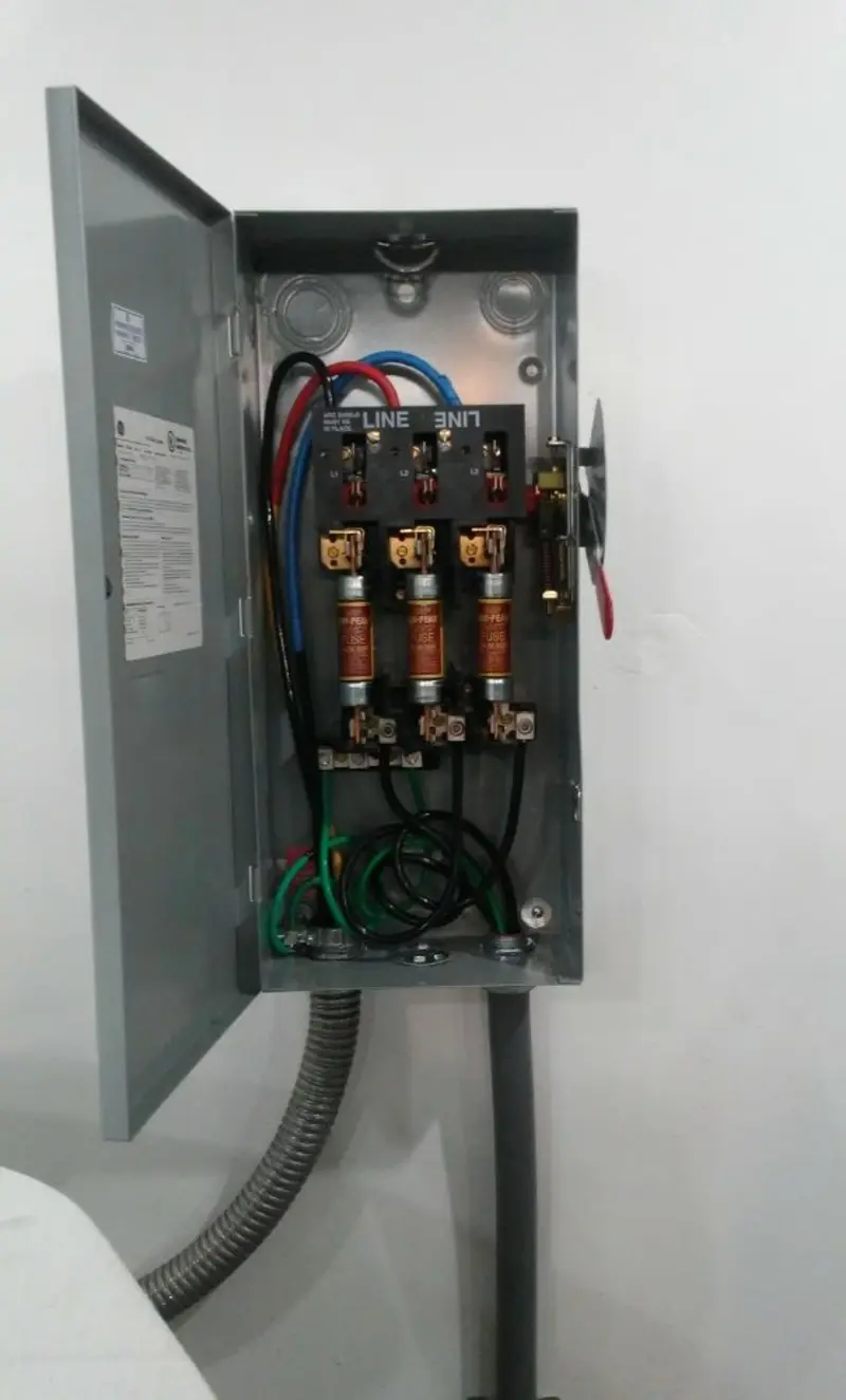 Three-phase disconnect switch installed for Electrical Wiring & Rewiring in Tinicum